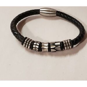 Premier Designs Grayson Bracelet. Men’s Stainless steel, genuine leather.